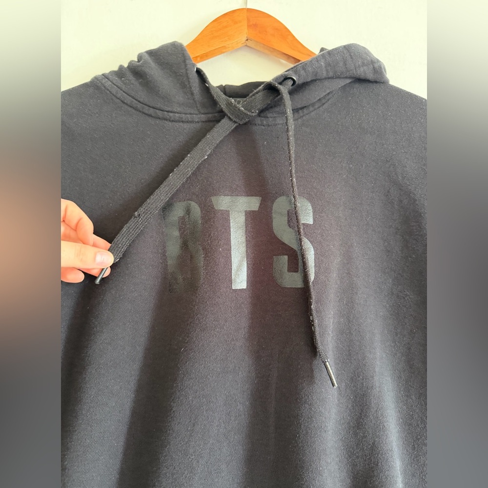 BTS Authentic Merchandise Black Map of the Soul Tour Hoodie size Medium EUC - Picture 3 of 6